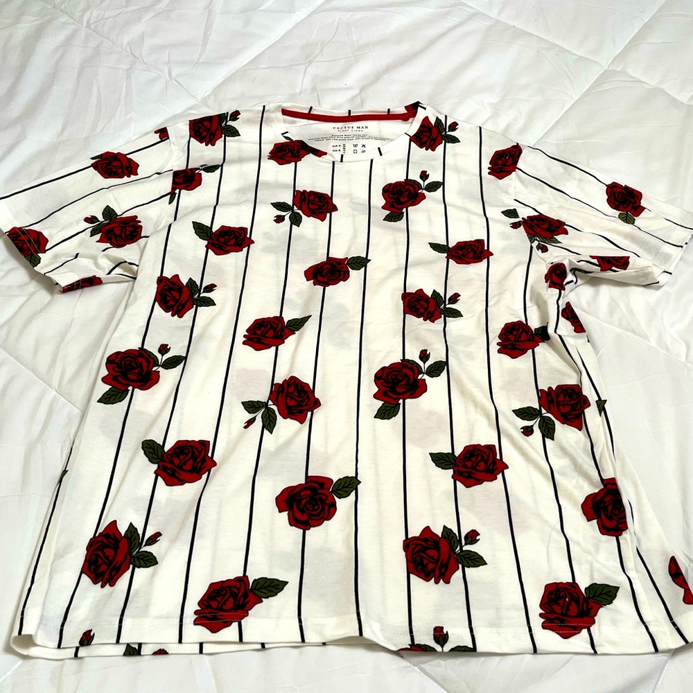 Beautiful floral print T shirt XL